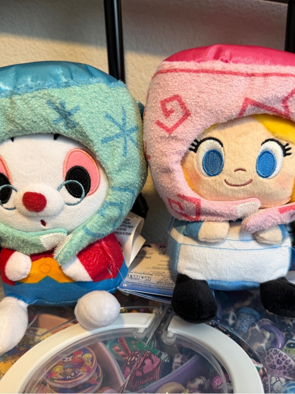 Alice in Wonderland & White Rabbit - Picture 2 of 5